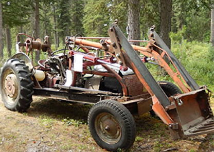 photo of Jim's homemade tractor frond-end loader